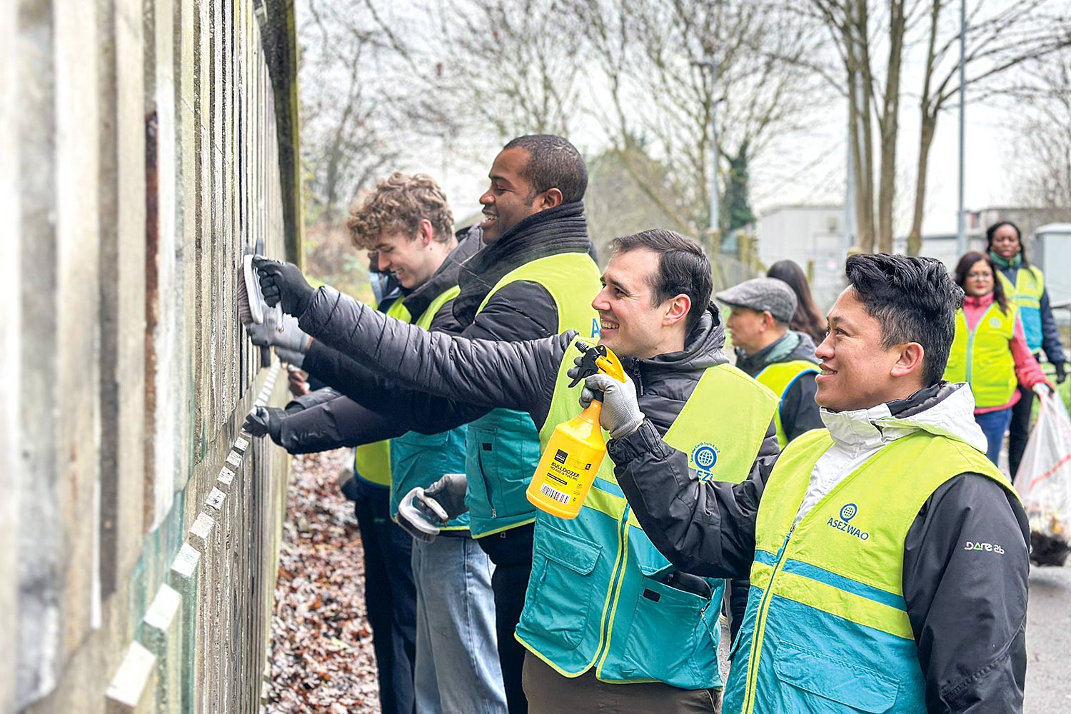 영국 서리주 스테인즈 일대 ‘Green Earth’ 낙서 제거 및 정화